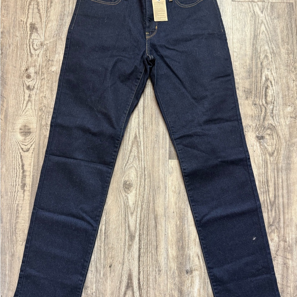 Levi's 312 Shaping Slim Jeans